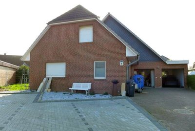 Einfamilienhaus mit Doppelgarage in Sachsenweg 6, 25569 Kremperheide - Bild 2