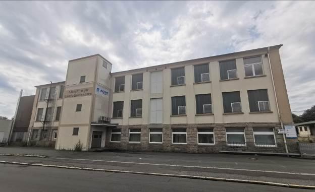 bebautes Grundstück mit ehemaligem Textilbetrieb mit Fabrikations- bzw. Produktionsgebäuden, Büro- und Sozialräumen, sowie Lagergebäuden und einem ehemaligen Portierhaus in Münchberg - Bild 1