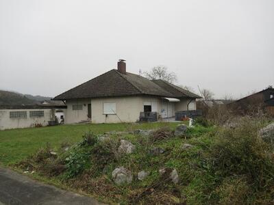 Wohnhaus, Garagen in An den Eichen  16, 00000 Pettensiedel, Etlaswind - Bild 2