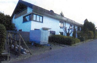 Wohnhaus mit Pkw-Doppelgarage und Schwimmbad im UG in Lange-Garten-Straße 2, 74249 Jagsthausen - Bild 2