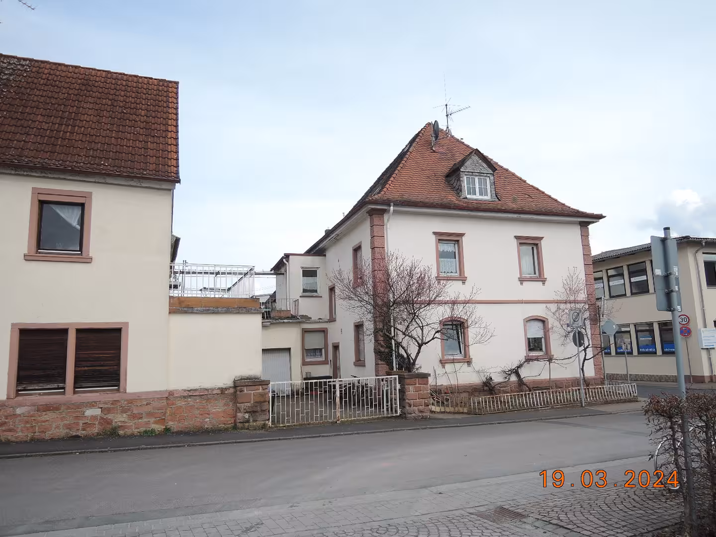 Zweifamilienhaus, Garage, Wohn- und Bürogebäude in Obernburg am Main - Bild 2