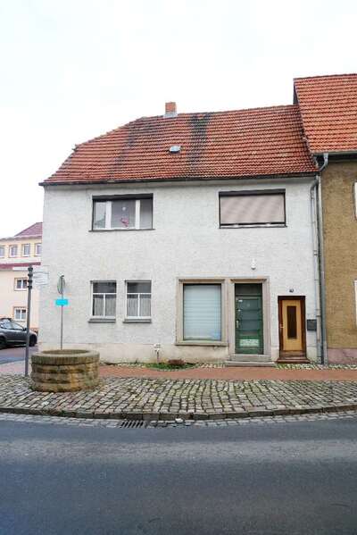 Einfamilien-Wohnhaus, zwei Nebengebäude, Schuppen in Leopold-von-Ranke-Straße  78, 06571 Roßleben-Wiehe , Wiehe - Bild 1