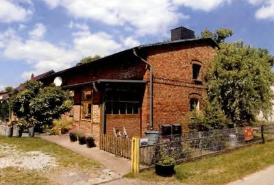 Zweifamilienhaus mit Nebengebäuden in Straße der Einheit 1, 17379 Wilhelmsburg OT Eichhof - Bild 1