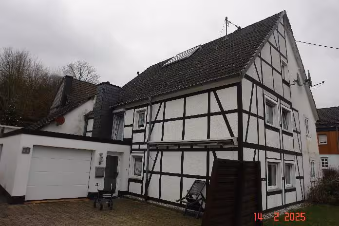 Einfamilienhaus, Doppelhaushälfte, Unbebautes Grundstück (Gartengrundstück), ( Fachwerk) in Engelskirchen - Bild 1