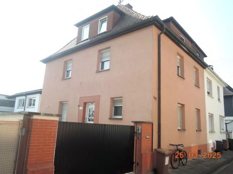 Einseitig angebautes Wohnhaus mit Anbau und Seitengebäude in Ludwigshafen am Rhein - Bild 4