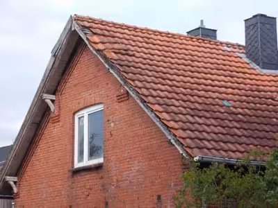 Wohnhaus mit rückwärtigem ehem. Stallgebäude in Rendsburger Straße 2, 24782 Rickert - Bild 1