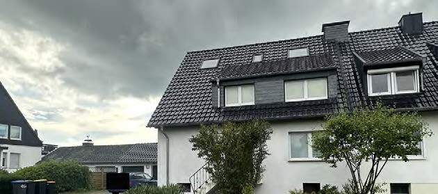 Zweifamilien-Doppelhaushälfte mit PKW-Doppelgarage in Voerde (Niederrhein) - Bild 1