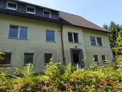 Zweigeschossiges als Doppelhaus errichtetes Achtfamilienwohnhaus in Altena - Bild 1