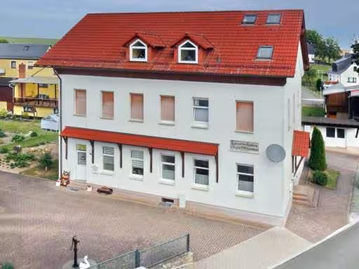 Eigentumswohnung (1 bis 2 Zimmer), Wohnung Nr. II im EG rechts nebst Kellerabteil in Langenbach - Bild 1