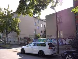 Grundstück mit Mietwohnhaus in Berlin - Bild 1