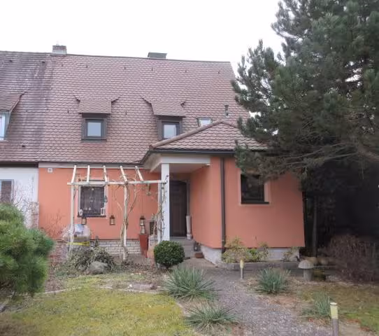 Doppelhaushälfte in Feucht - Bild 1