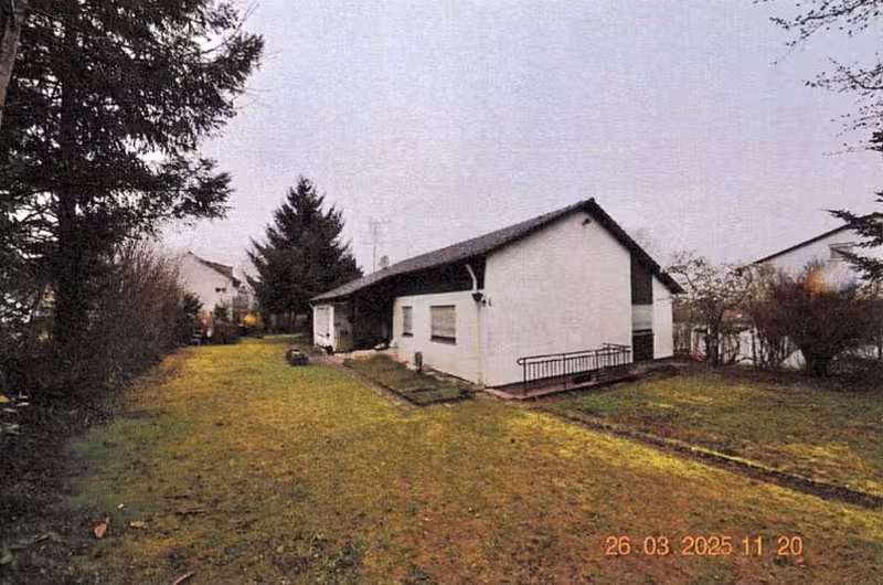 Einfamilienwohnhaus mit Doppelgarage in Großbottwar - Bild 1