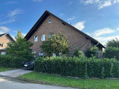 Einfamilienhaus,  mit Einliegerwohnung und Doppelgarage in Raabestraße 2, 32457 Porta Westfalica, Vennebeck - Bild 1