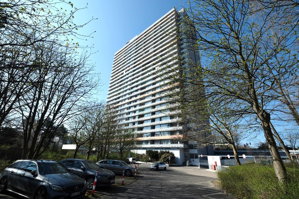 Kfz-Stellplatz (Tiefgarage), Eigentumswohnung (3 bis 4 Zimmer) in Eschborn - Bild 1