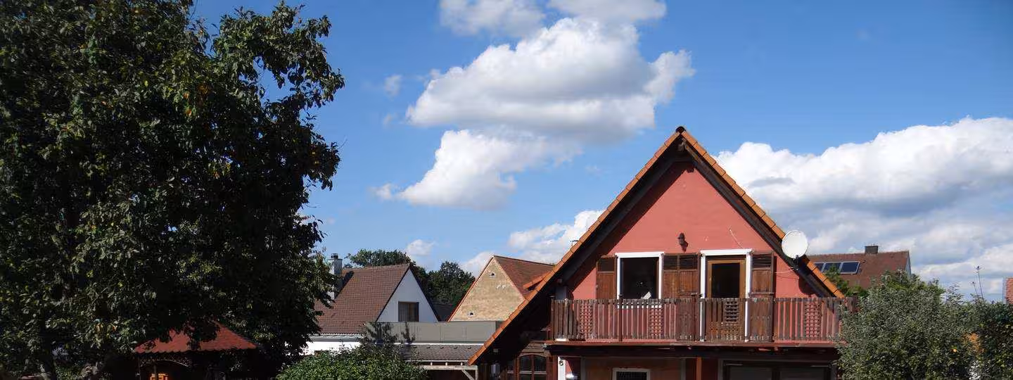 Garagengebäude mit eingebauter Wohnung in Hirschaid - Bild 2