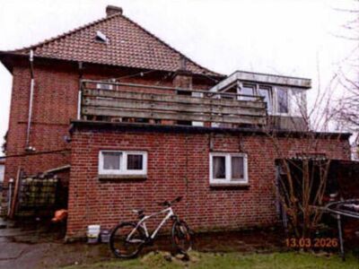 Wohnhaus (1 bis 2 Wohnungen) mit Garage in Koogstraße 1, 25709 Marne - Bild 2