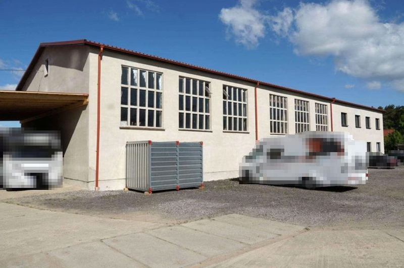 Einfamilienhaus mit 2 Garagenhallen in Malchow - Bild 2