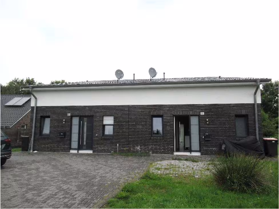 Zweifamilienhaus in Varel - Bild 1