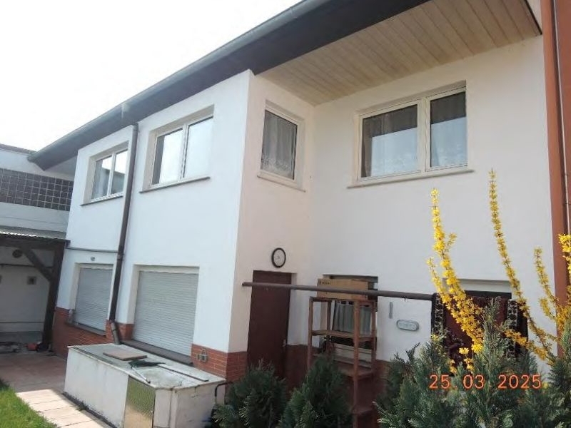 Einseitig angebautes Wohnhaus mit Anbau und Seitengebäude in Ludwigshafen am Rhein - Bild 2
