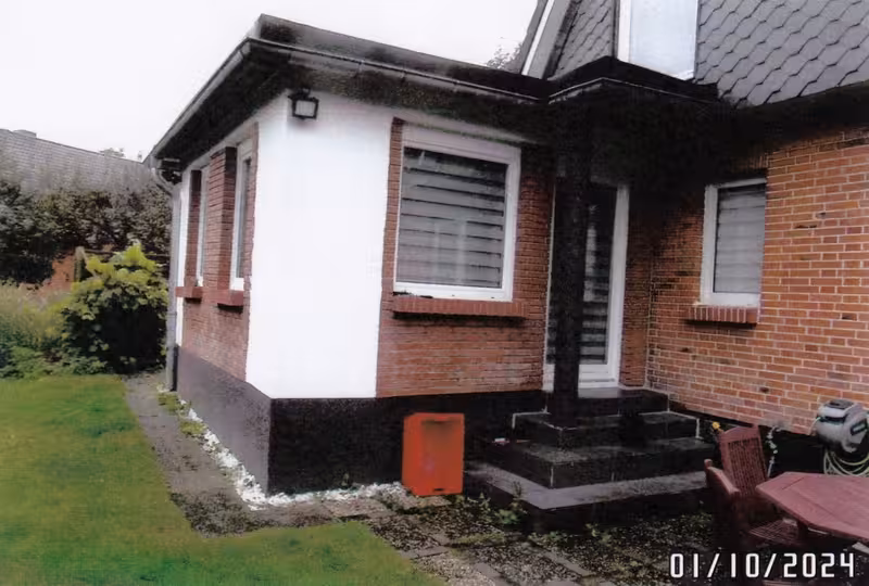 Ein-/Zweifamilienhaus mit Doppelgarage in Lübeck - Bild 1