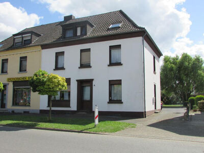 Dreifamilienhaus in Peter-Eich-Straße 12, 47551 Bedburg-Hau, Hau - Bild 1