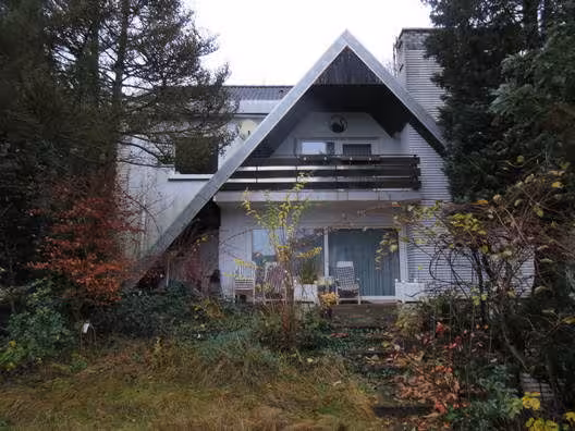 Einfamilienwohnhaus mit Arztpraxisfläche nebst Doppelgarage in Schloß Holte-Stukenbrock - Bild 1