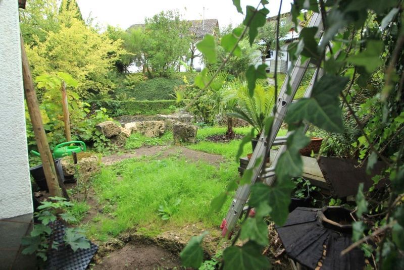 Einfamilienwohnhaus mit 2 Garagenanbauten und kleinem Garten in Mühlhausen im Täle - Bild 4