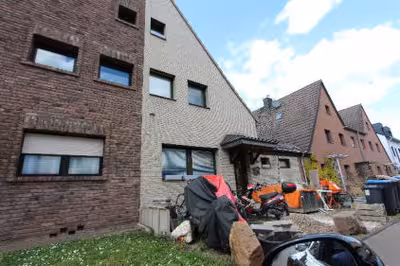 Garage, Doppelhaushälfte in Barbarastraße 16, 50354 Hürth, Gleuel - Bild 1