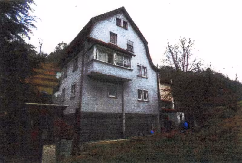 Wohnhaus mit Einliegerwohnung und Pkw-Einzelgarage in Möckmühl - Bild 1