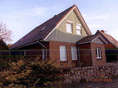 Wohnhaus mit Carport und 2 Gartenhütten in Meiereistraße 15, 25593 Reher - Bild 1