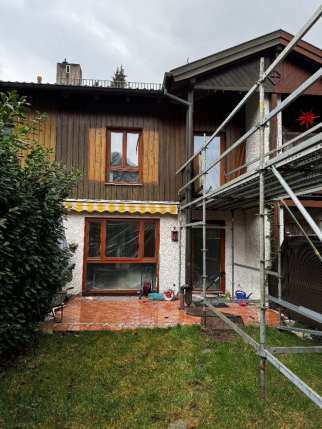 Nr. 1) Reihenmittelhaus; Nr. 2) Miteigentumsanteil an Tiefgaragenstellplatz Nr. 17, Nr. 3) Tiefgaragenstellplatz; Nr. 4) Verkehrsfläche, Freifläche in Nr. 1) Müllnerhorngasse  25, 83435 Bad Reichenhall, Nr. 2) + Nr. 3)  An der Müllnerhorngasse; Nr. 4) Nähe Müllnerhorngasse - Bild 1