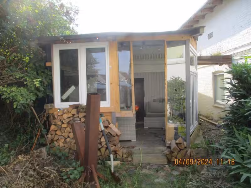 Einfamilienhaus mit älterem Hintergebäude und Garagengebäude in Schleswig - Bild 3