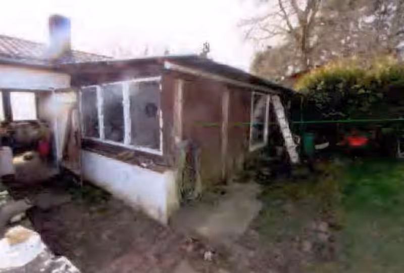 Einfamilienwohnhaus mit Nebengebäudekomplex in Sauzin - Bild 2