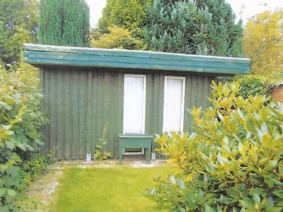 Reihenendhaus mit Garagengebäude und Holzschuppen in Hungerfennenweg 29, 25899 Niebüll - Bild 1