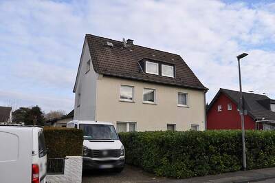 Kfz-Stellplatz, Mehrfamilienhaus, 3 Garagen in Ahornweg 31, 51469 Bergisch Gladbach, Heidkamp - Bild 2