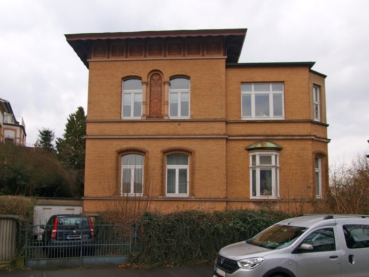 Grundstück mit freistehendem Zweifamilienhaus (Villa) und freistehender Garage in Kassel - Bild 1