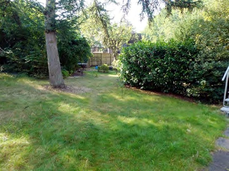 Wohnhaus mit 3 Wohneinheiten und Garagengebäude in Hamburg - Bild 3