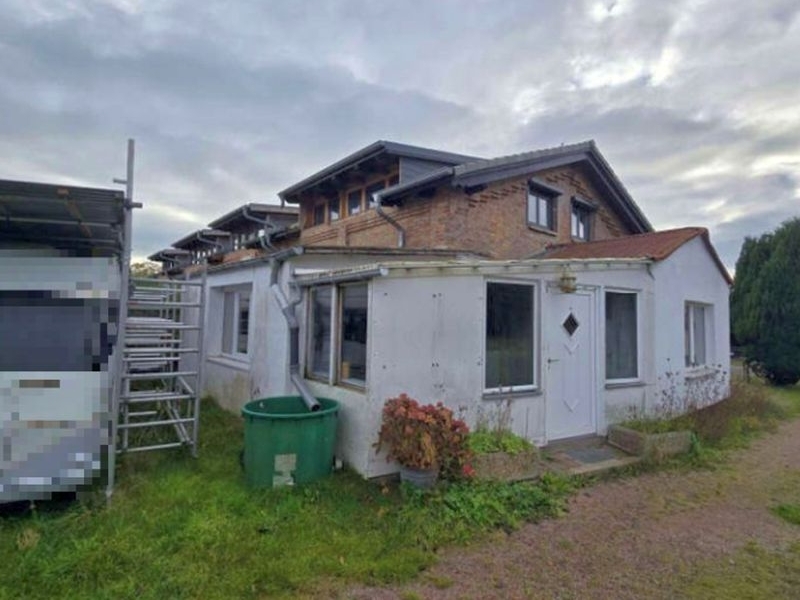 Einfamilienwohnhaus (Reihenendhaus) mit Nebengebäuden in Gelbensande - Bild 1