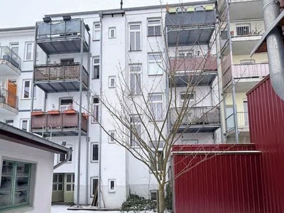 Mehrfamilienhaus mit 2 Nebengebäuden in Bornhövedstraße 18, 19055 Schwerin - Bild 2