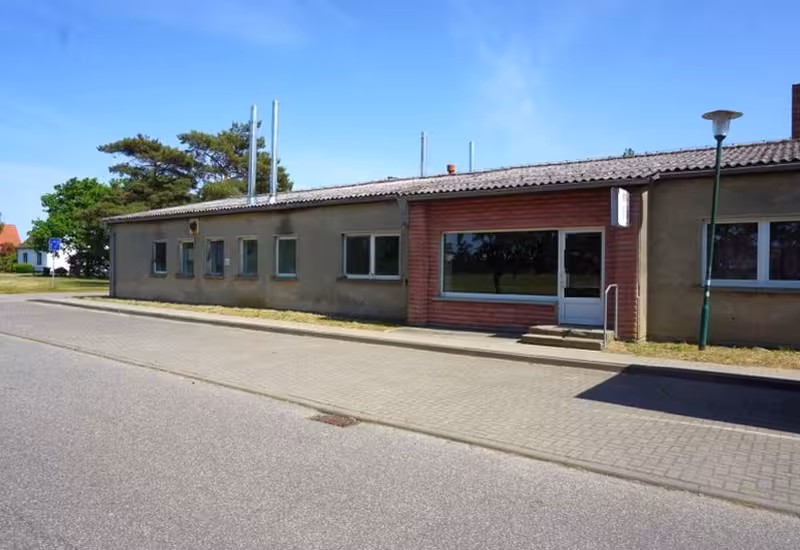 Gewerbegebäude mit Verkaufsstelle in Saal - Bild 1