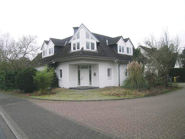 freistehendes Einfamilienhaus mit Garage in Düsseldorf - Bild 4