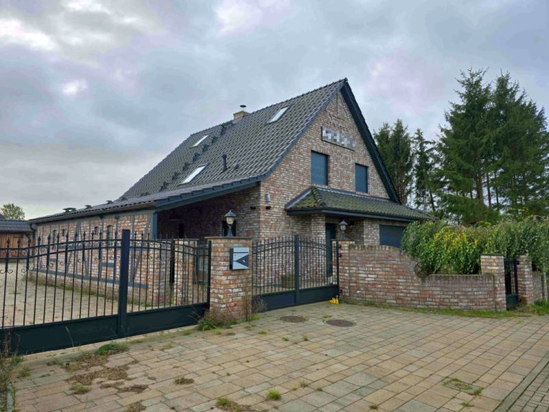Einfamilienhaus mit Garagen in Kramerhof - Bild 3
