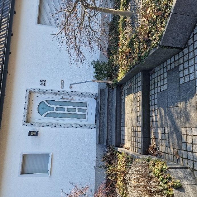 Einfamilienhaus nebst 2 Garagen in Bruckhausen - Bild 3