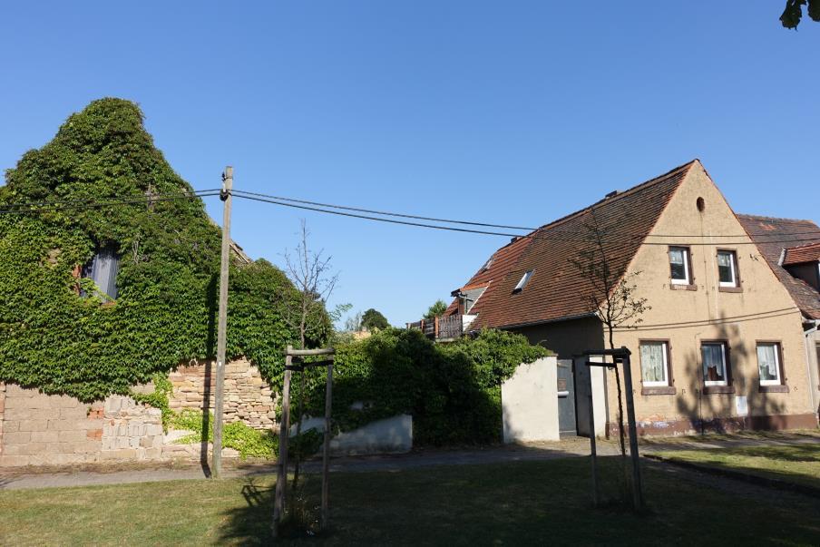 Resthof mit Wohnhaus und Scheune in Artern - Bild 1