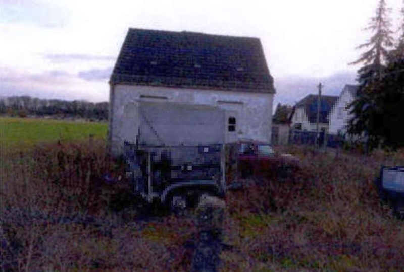 Wohnhaus mit Nebengebäuden in Luckenwalde - Bild 2