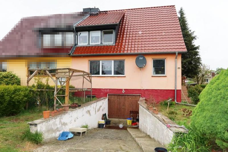 Doppelhaushälfte mit Nebengebäude in Lassan - Bild 1