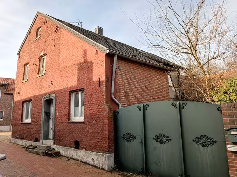 Einfamilienwohnhaus mit Scheunen in Brüggelchen - Bild 1