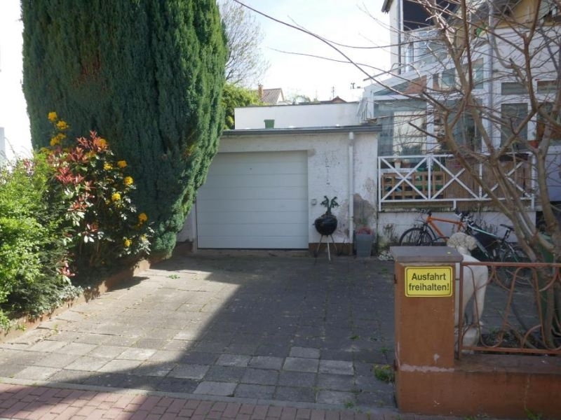 Dreifamilienhaus mit Garage in Dossenheim - Bild 2