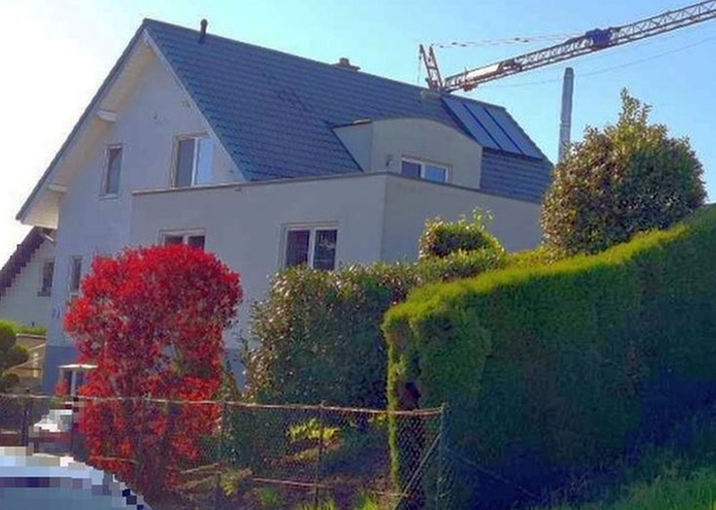 Einfamilienwohnhaus mit 2 Garagen in Sinsheim - Bild 1