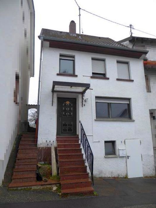 Einfamilienhaus und Doppelgarage in Meckesheim - Bild 1